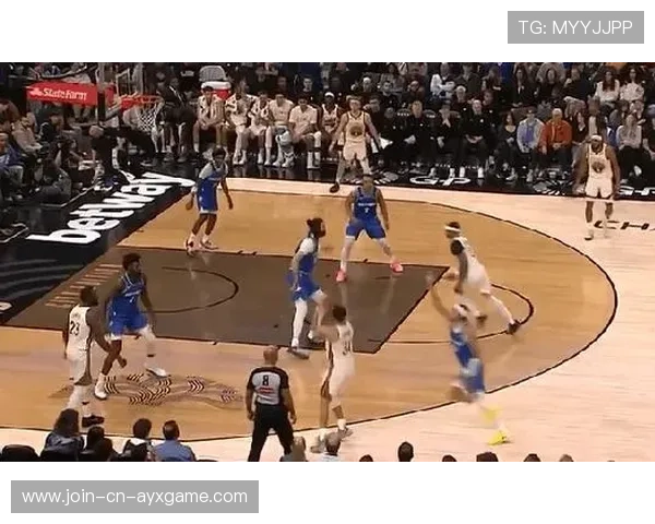 库里跑位后接球连中,勇士完美执行战术